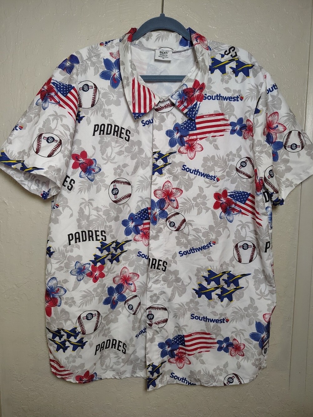 2026 San Diego Padres Patriotic Aloha / Hawaiian Shirt Mens Size XL